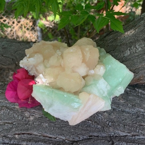 Gem Green Apophyllite w/Druzy Sparkles & Stilbite - Picture 3 of 9